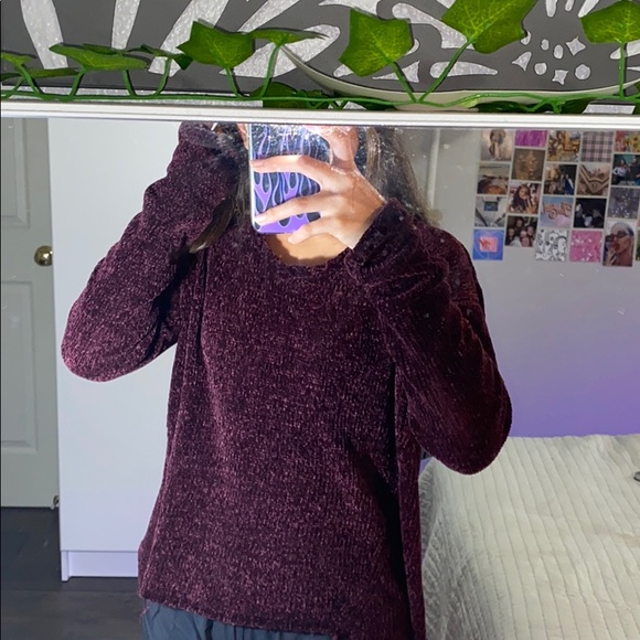 Maroon velvet v neck sweater - Picture 3 of 3